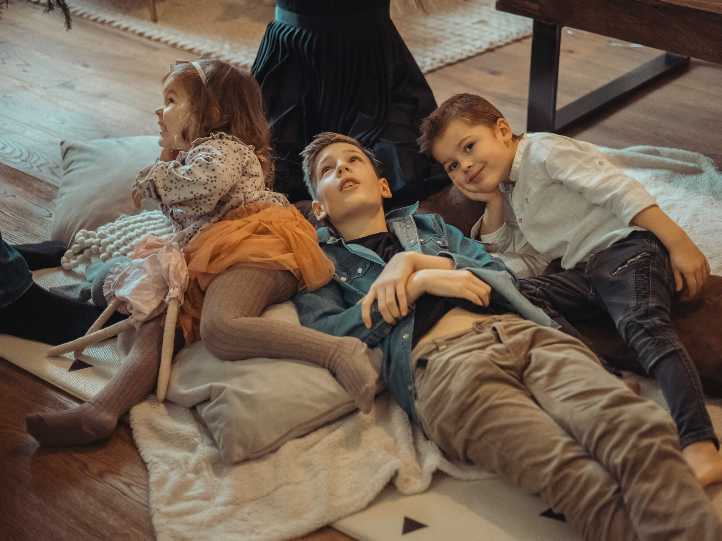 Lenka's children relaxing together